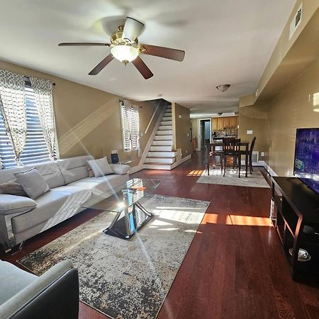 Two Story Queen Primary Towson Bagian luar foto