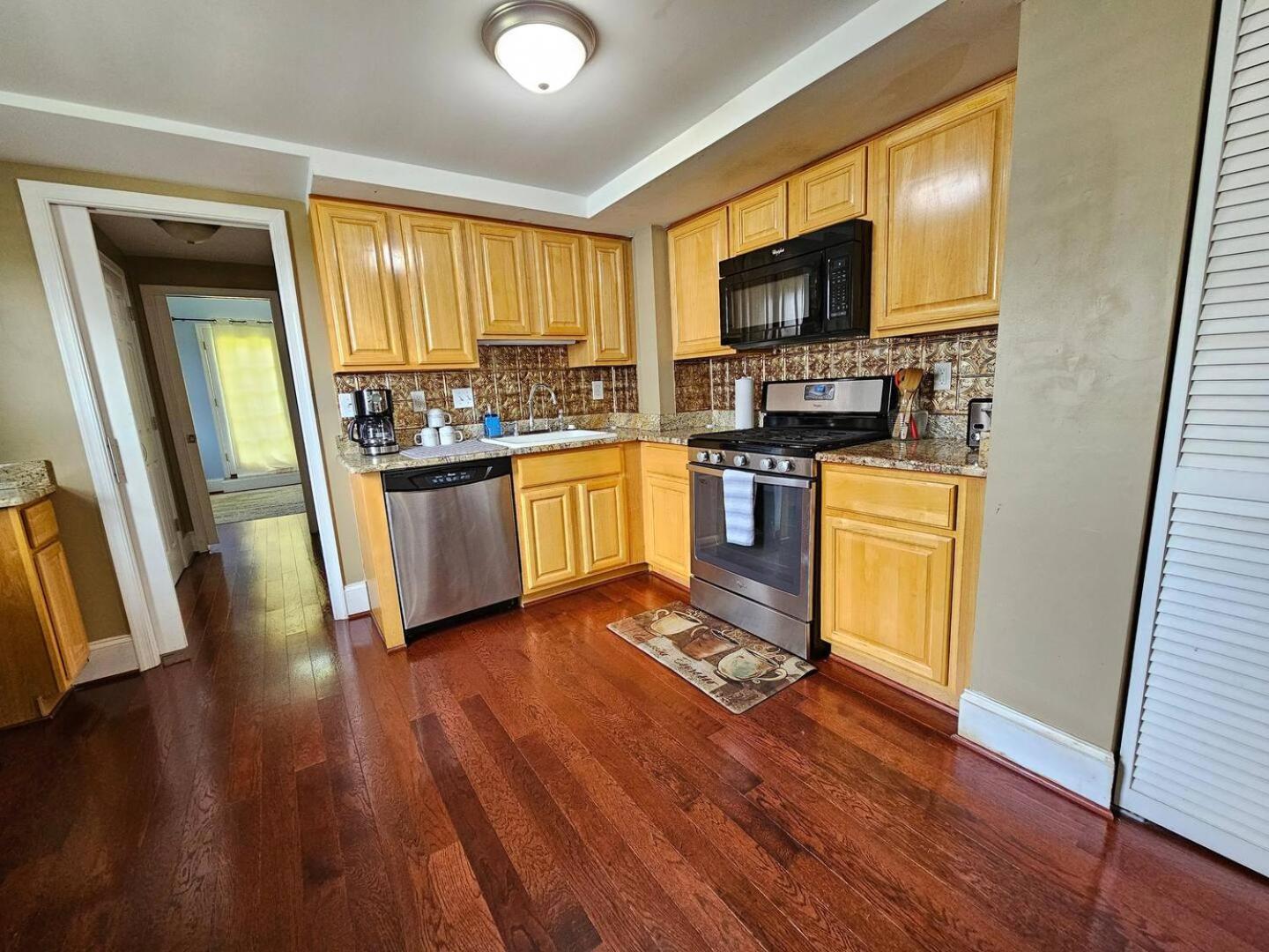 Two Story Queen Primary Towson Bagian luar foto