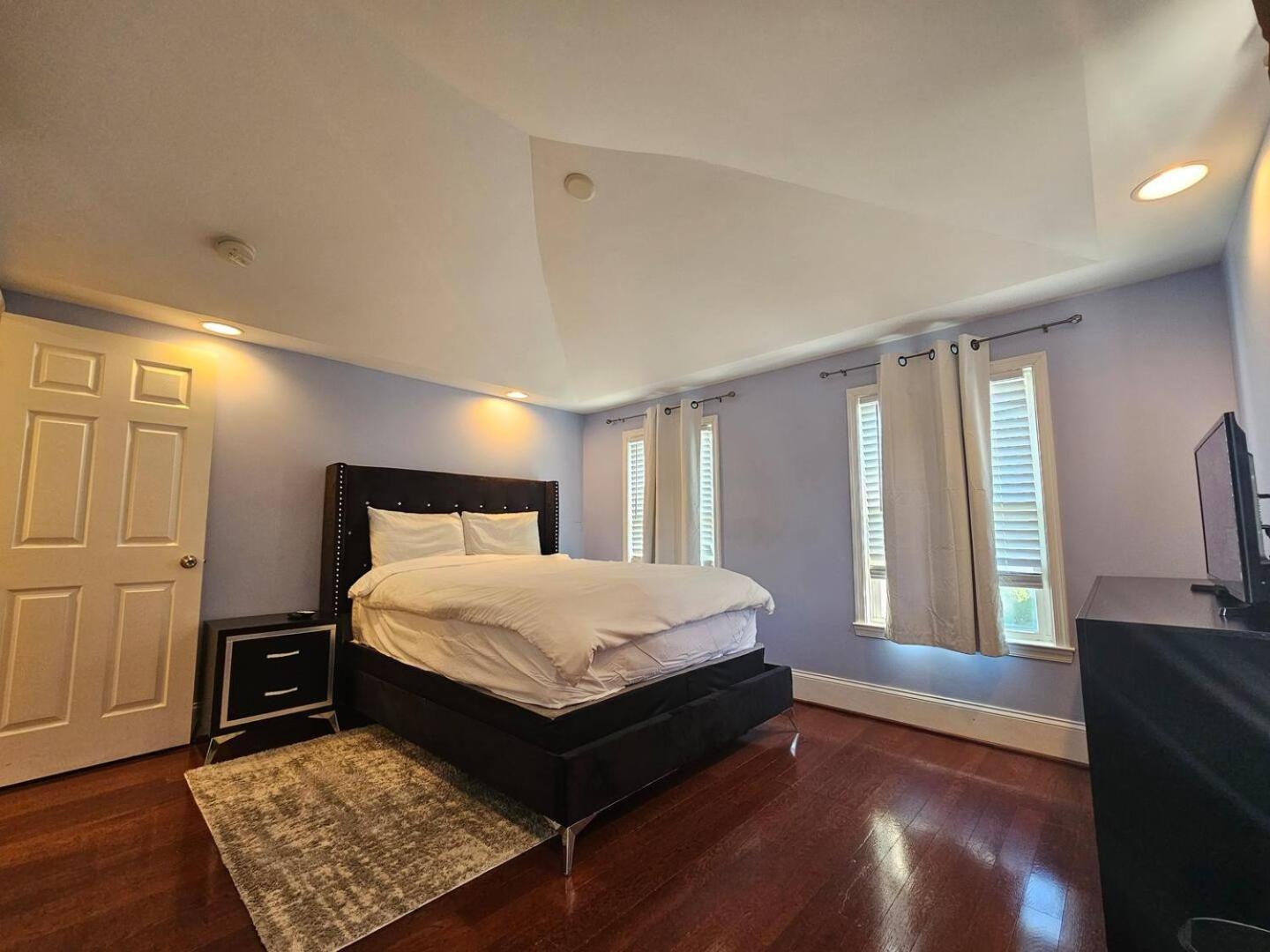 Two Story Queen Primary Towson Bagian luar foto