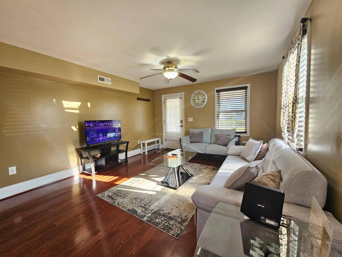 Two Story Queen Primary Towson Bagian luar foto